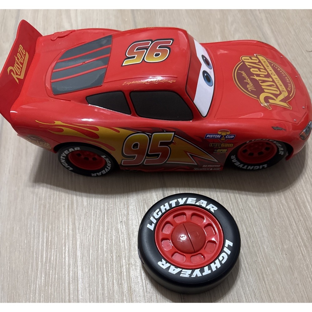 Lightning McQueen Bubble-Blowing Remote Control Car - 2.4GHZ
